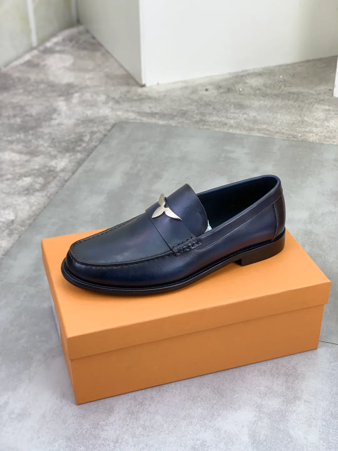 Men's men's shoes 💰P542 New style 💶[LOUIS VUITTON] Water-dyed Niuli Original order New style 🍀LV Louis Vuitton *——Top version of LV classic leather shoes! Made of imported original calfskin, original leather side strips and wear-resistant high-end rubber outsole! High quality products! Color: 3️⃣optional Size: 38-44 (45 customized)